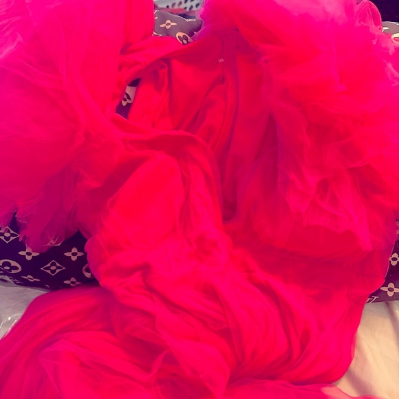 Stunning statement plus size hot pink party dress size 3X. Statement shoulders - Picture 2 of 6